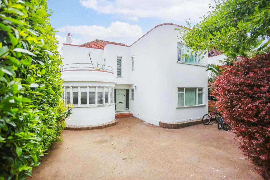 Property photo 1 of 45 296A3318