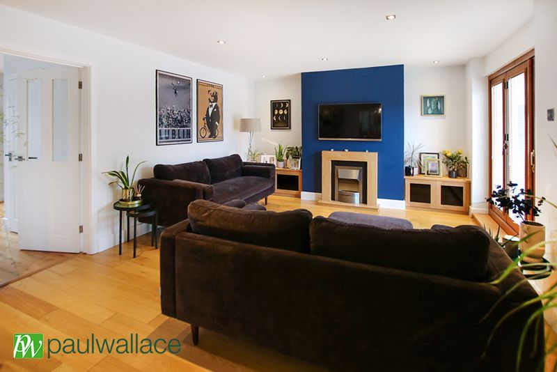 Property photo 3 of 23 Lounge