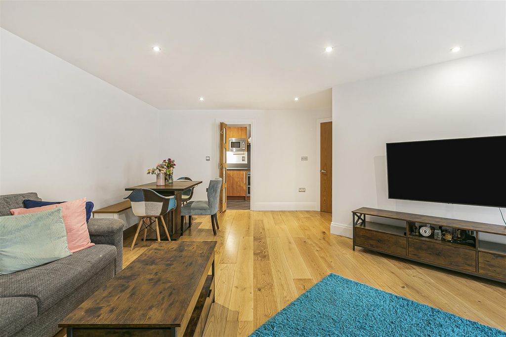 Property photo 2 of 20