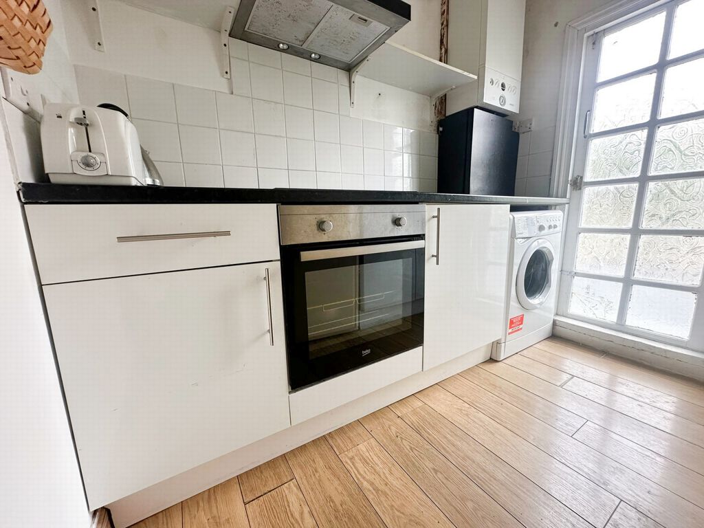 Property photo 3 of 8 Photo 5