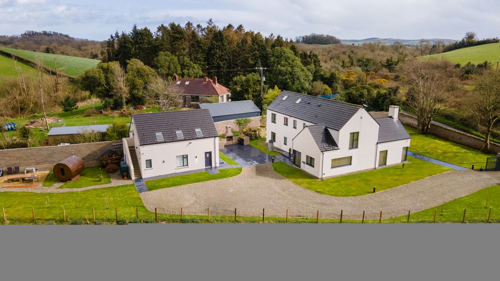Property photo 2 of 76 003