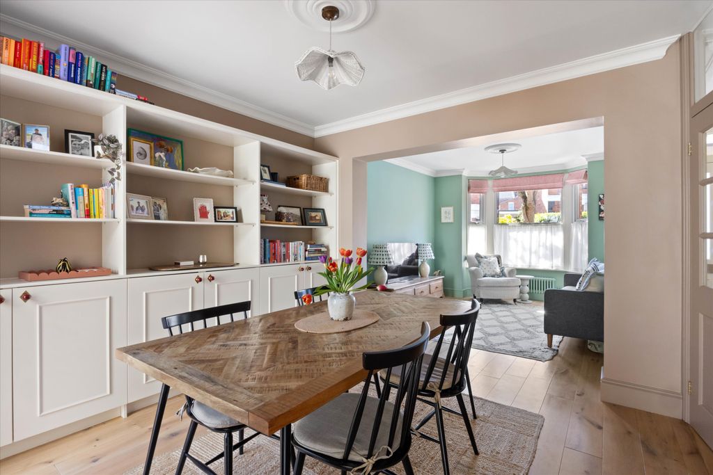 Property photo 3 of 21 Image