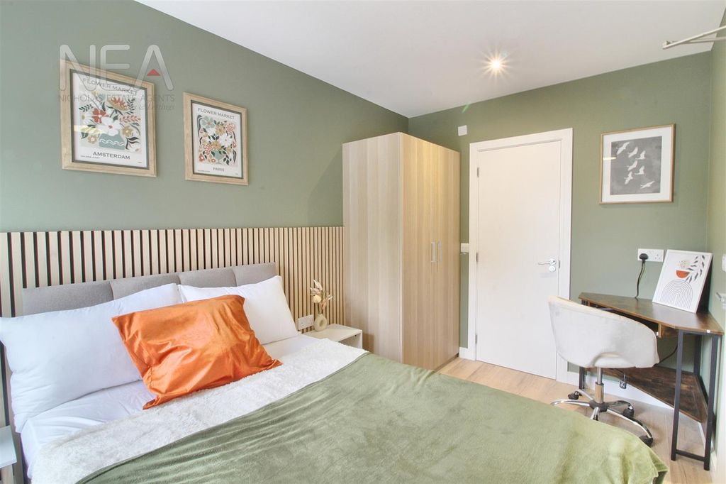Property photo 2 of 16 Room Four