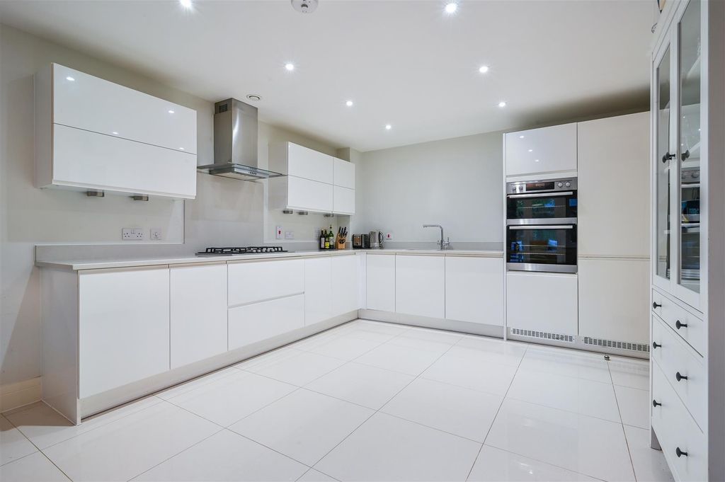 Property photo 3 of 35 Richmond Crescent,  (15).Jpg