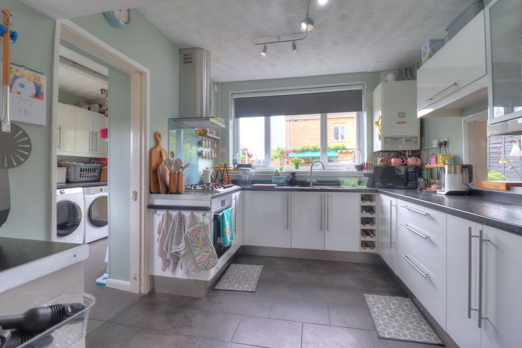 Property photo 2 of 30 Kitchen