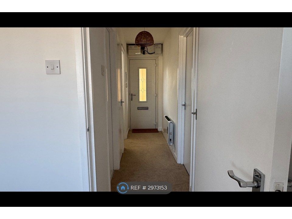 Property photo 2 of 8 Hallway