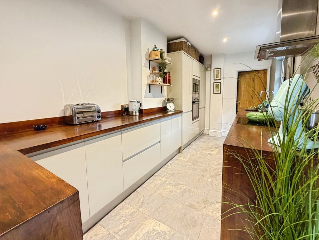 Property photo 3 of 37