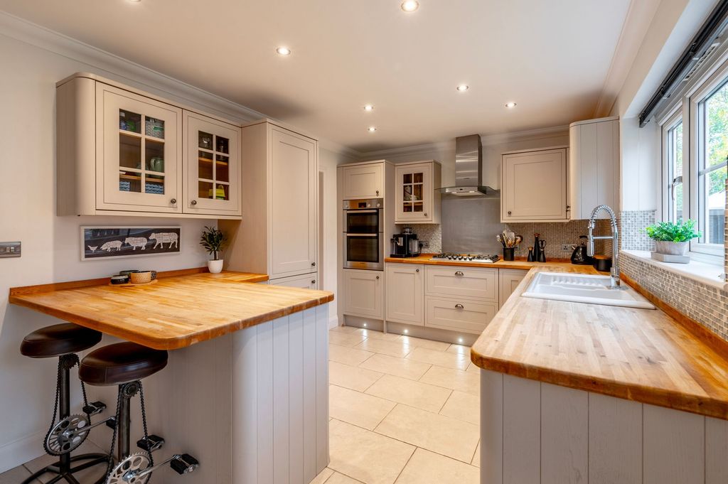 Property photo 3 of 18