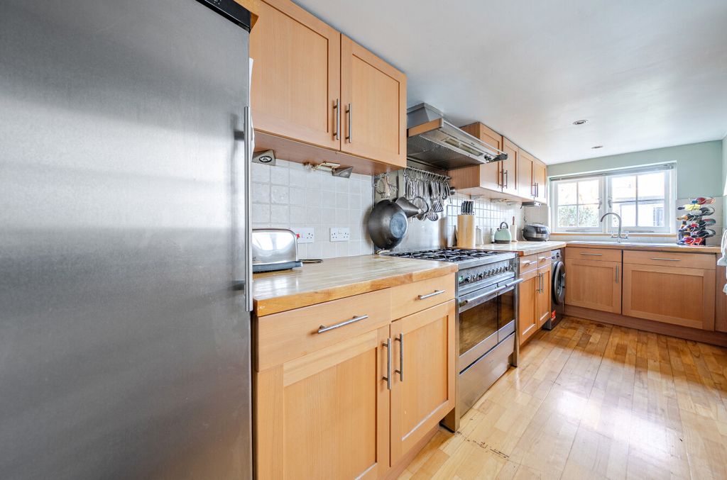 Property photo 3 of 13 1402475-13-696F5d...