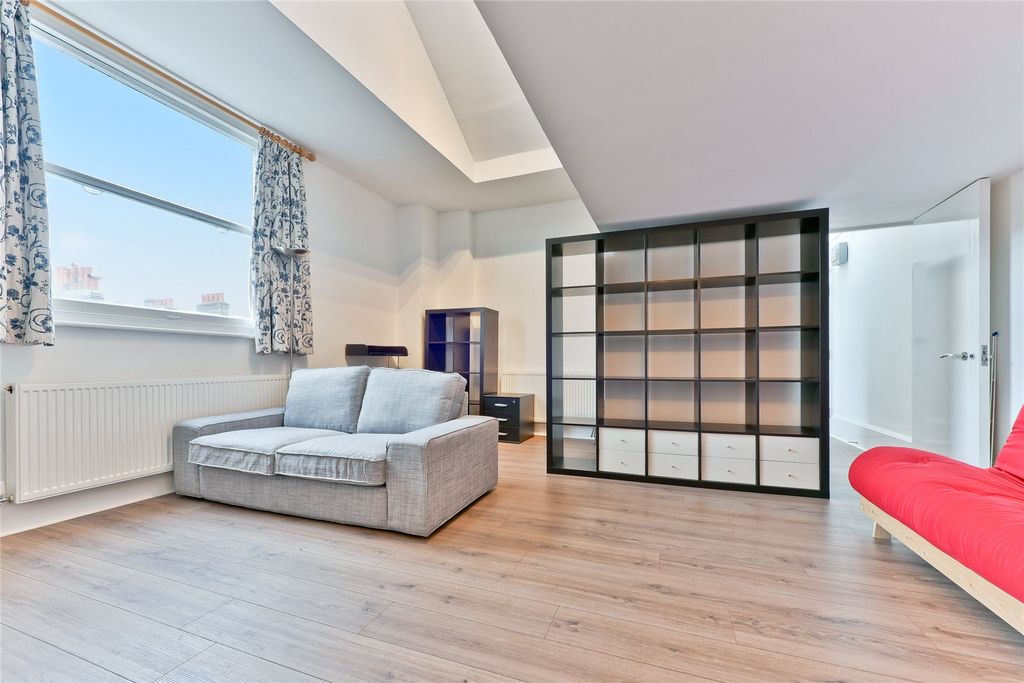 Property photo 3 of 8 Reception Room