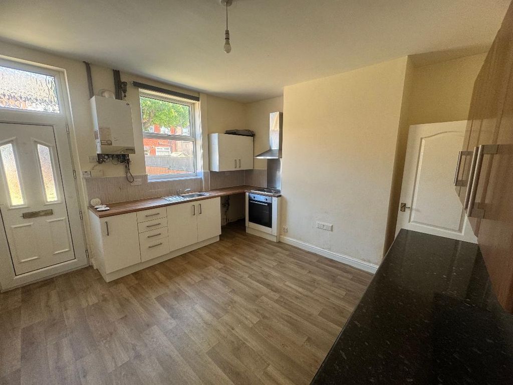 Property photo 2 of 6 Kitchen.Jpg