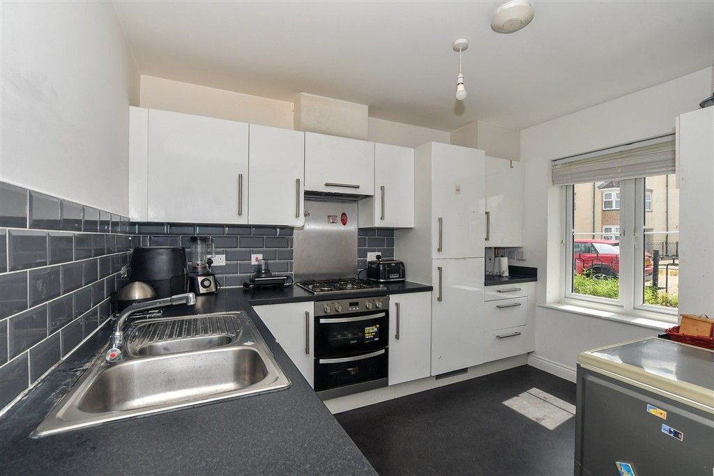 Property photo 3 of 19 Kitchen