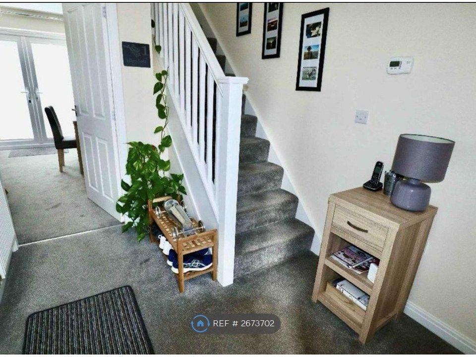 Property photo 2 of 12 Hallway