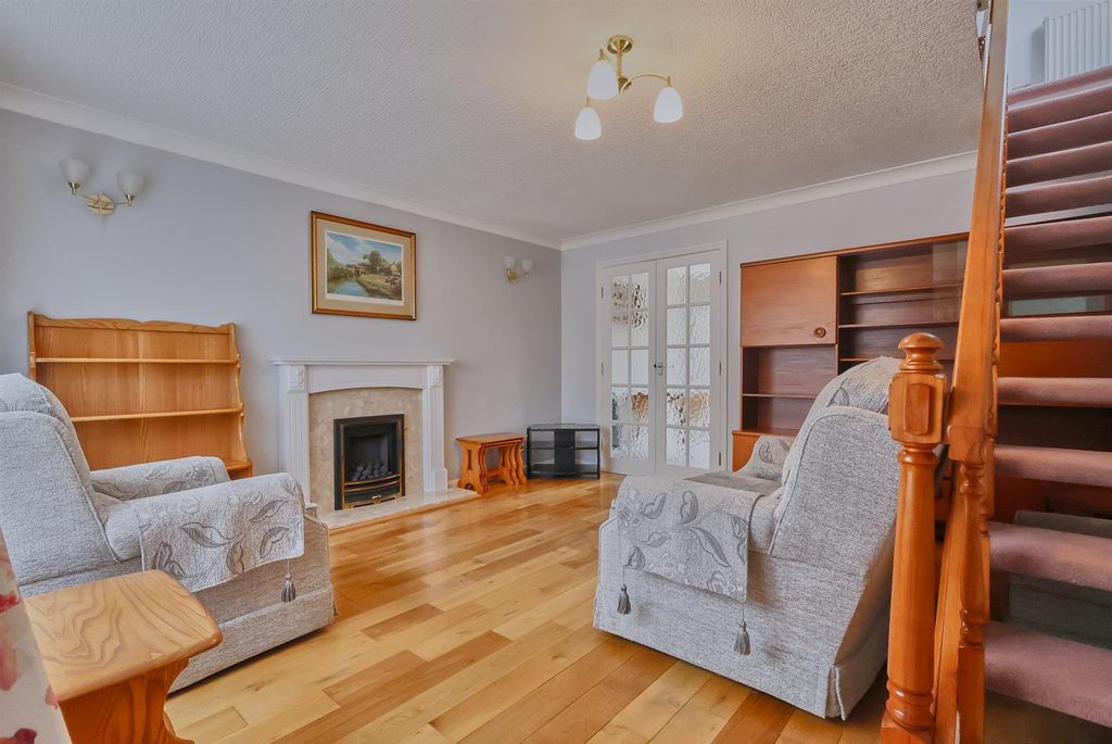 Property photo 2 of 14 Outlands Dr Hinckley_7.Jpg