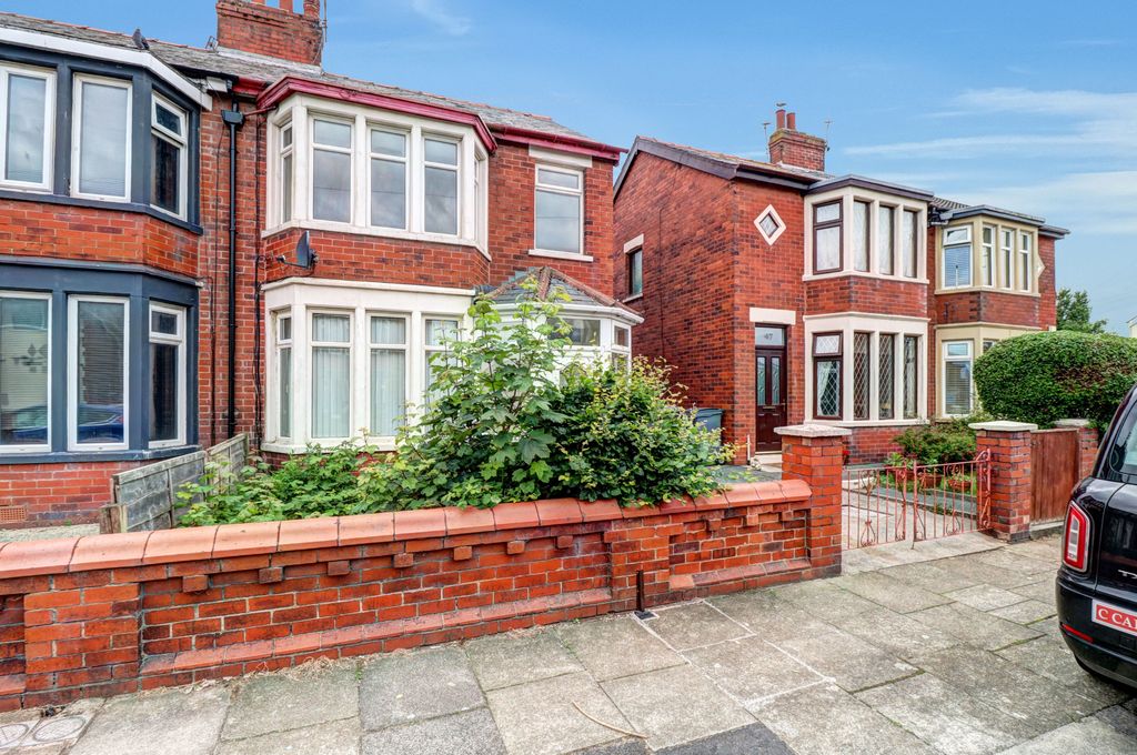 Property photo 1 of 17 Exterior Front