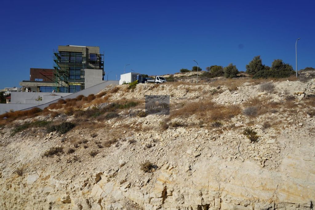 Property photo 1 of 3