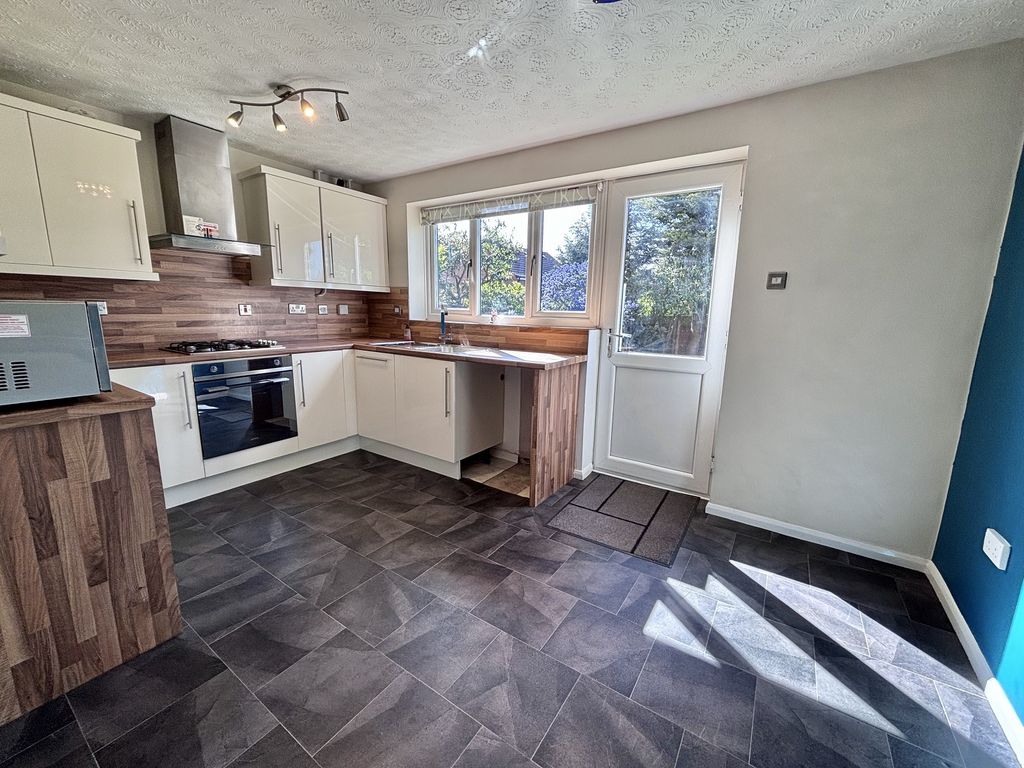 Property photo 3 of 12 Kitchen-Diner