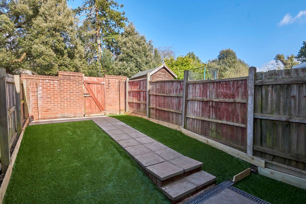 Property photo 2 of 11 Garden