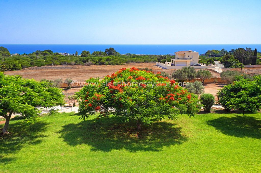 Property photo 2 of 28