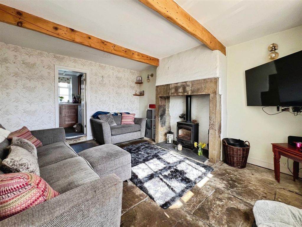 Property photo 3 of 21 Lounge