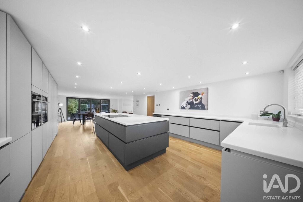 Property photo 3 of 41