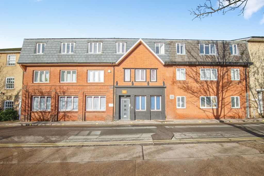 Property photo 2 of 12