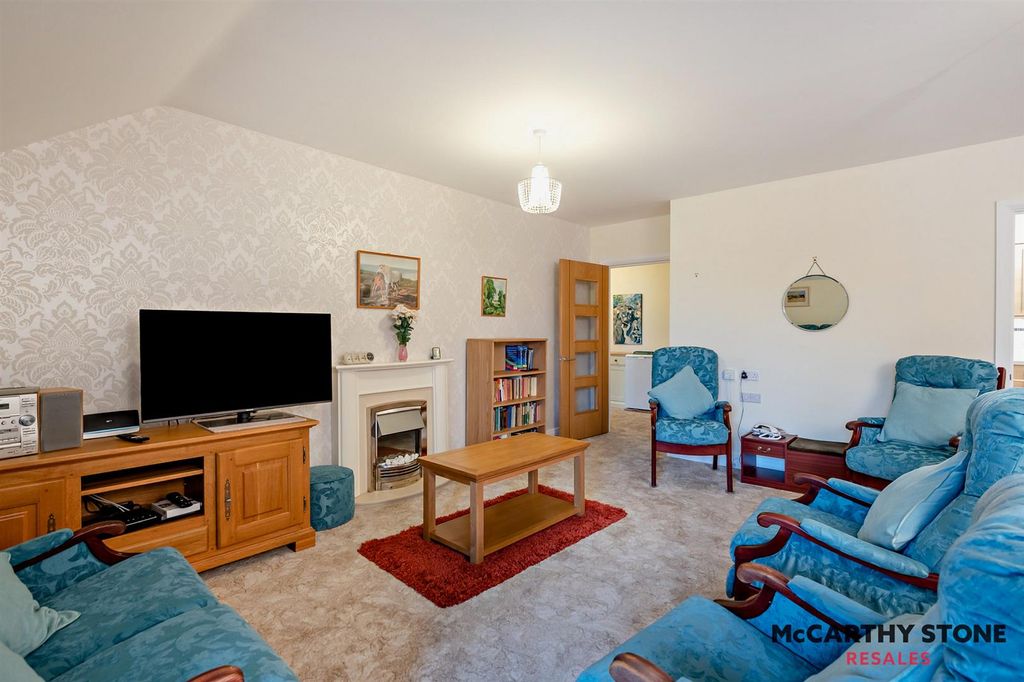 Property photo 2 of 35 8618855-Interior15-800.Jpg
