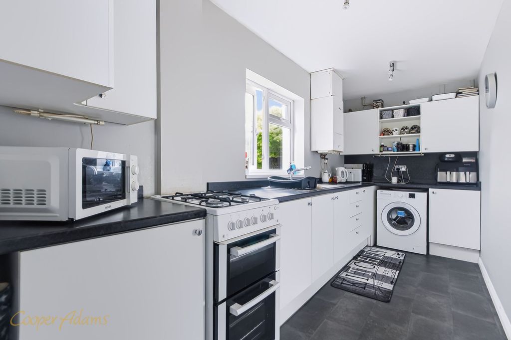 Property photo 3 of 12 Kitchen