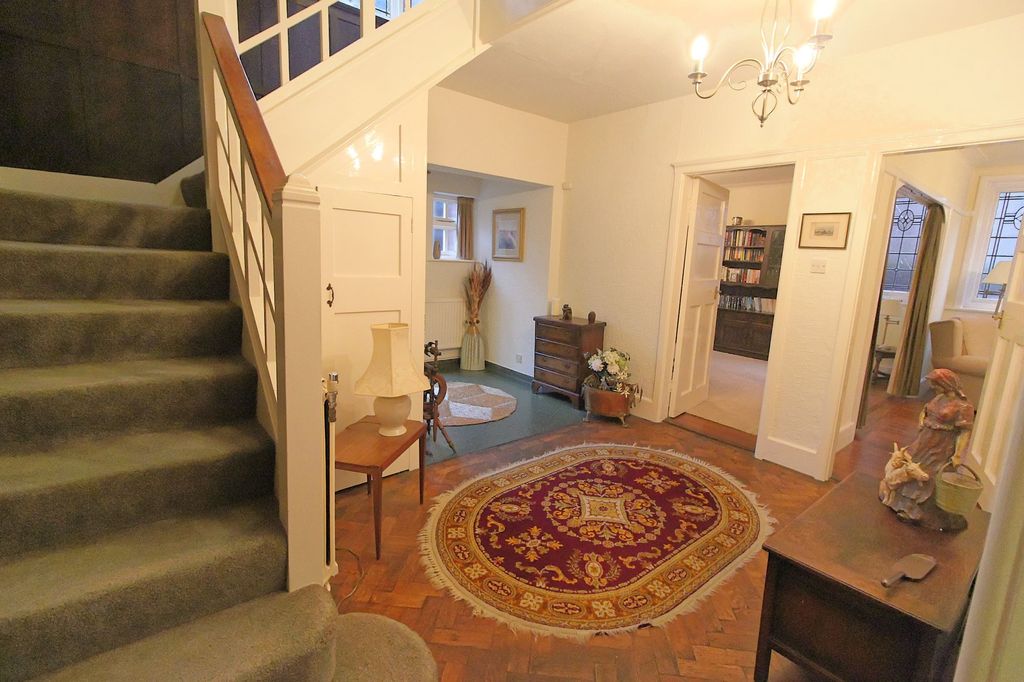 Property photo 2 of 30
