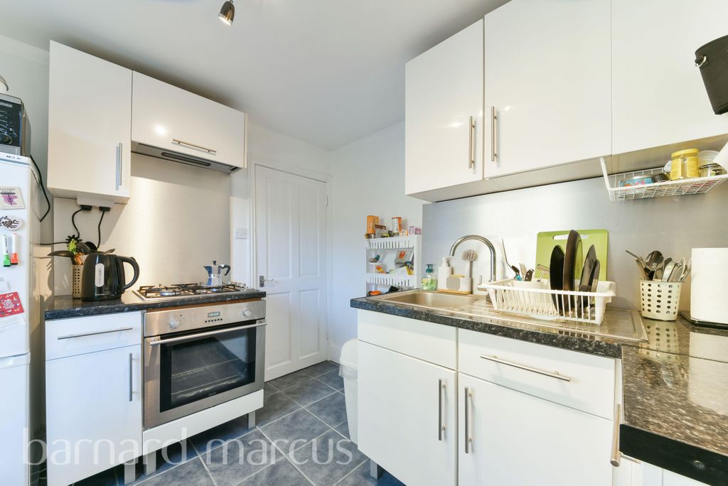 Property photo 2 of 8 Bedroom 1