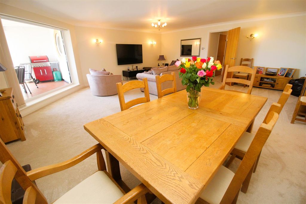 Property photo 3 of 34 Lounge .Jpg