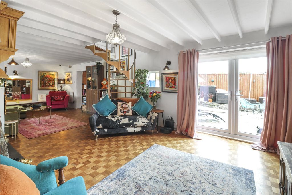 Property photo 2 of 18 Picture No. 25