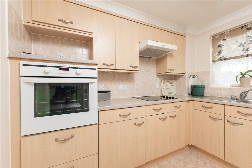 Property photo 1 of 7 Kitchen