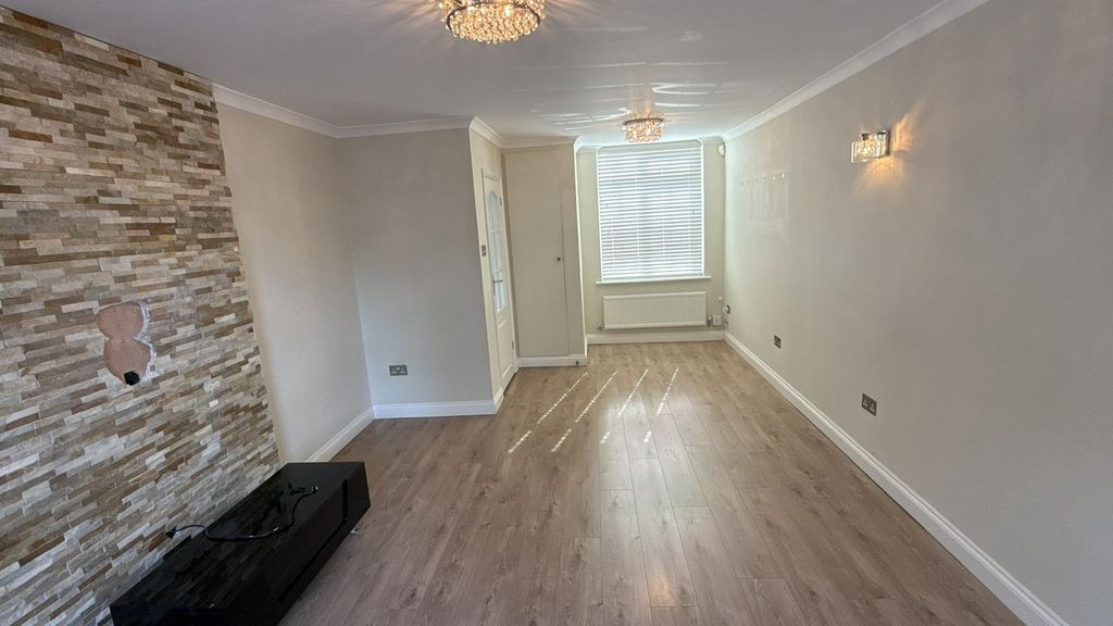 Property photo 3 of 12 Gallery