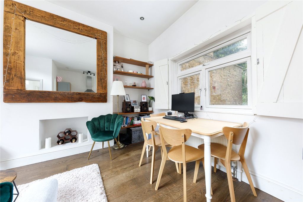 Property photo 3 of 11