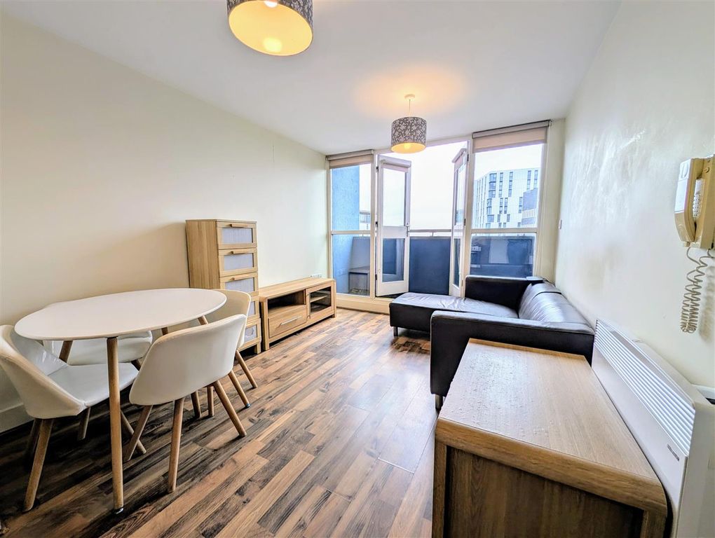 Property photo 1 of 12 Living/Dining Room