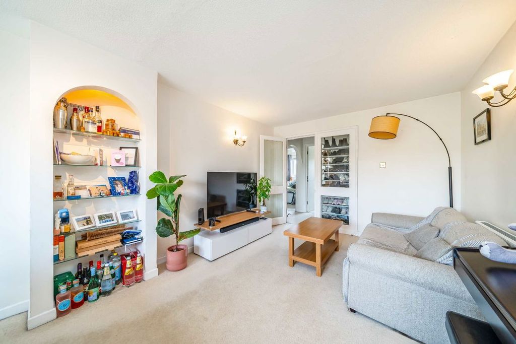 Property photo 2 of 6
