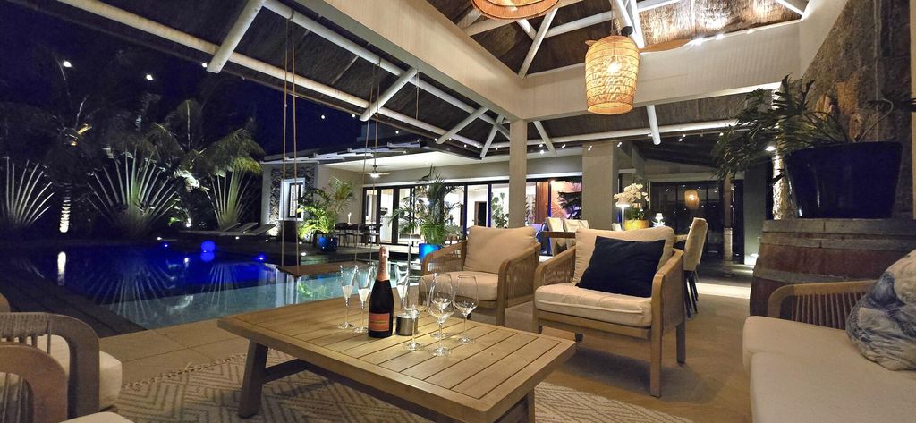 Property photo 2 of 34