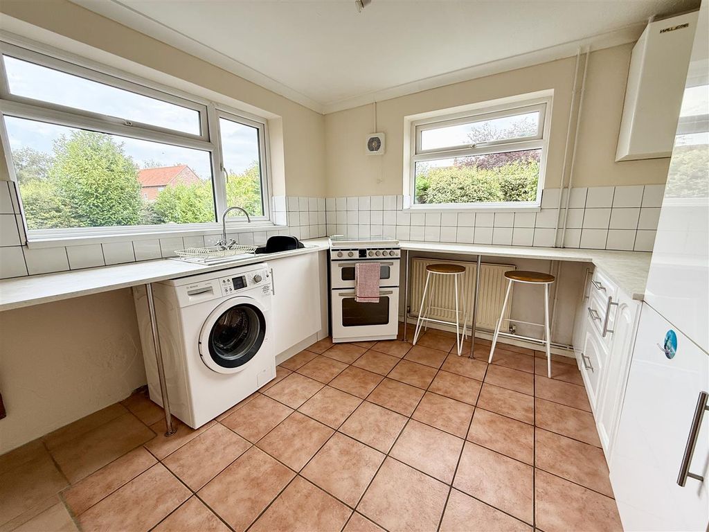 Property photo 3 of 14 Kitchen