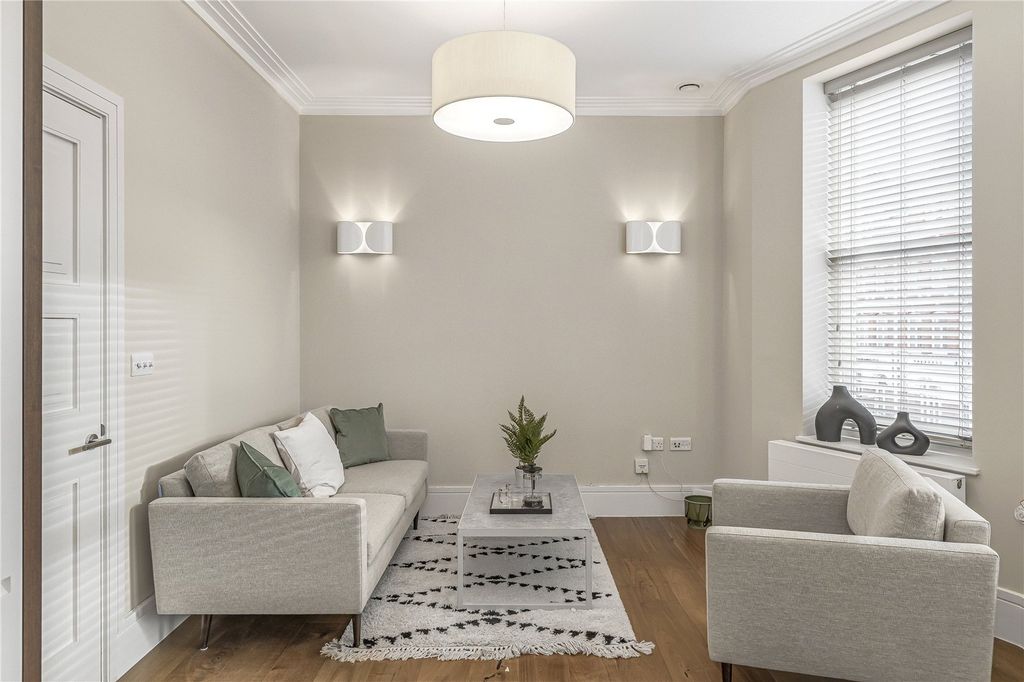 Property photo 2 of 22 Reception