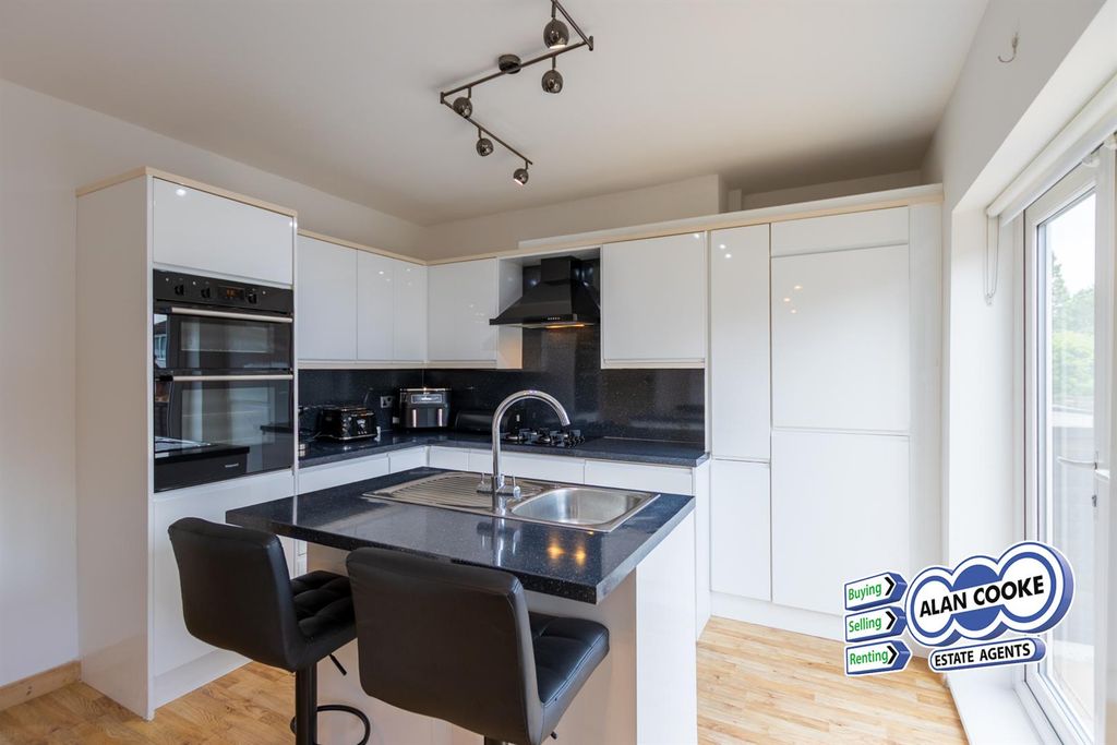 Property photo 2 of 14 Kitchen
