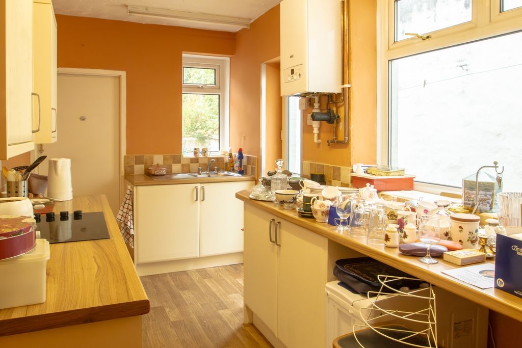 Property photo 3 of 13 38 Lower Bore Street Tps Bodmin 01208 74182-22