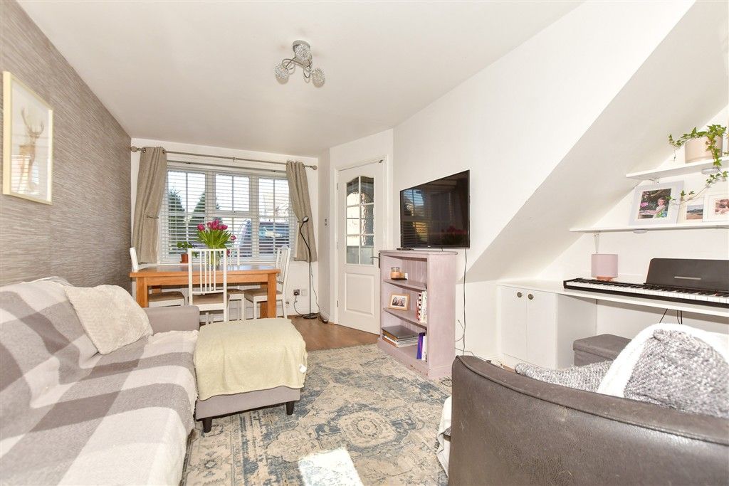 Property photo 3 of 9 Lounge