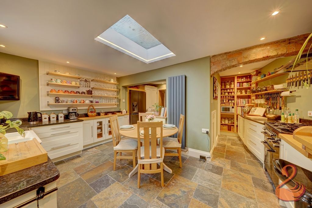 Property photo 2 of 24