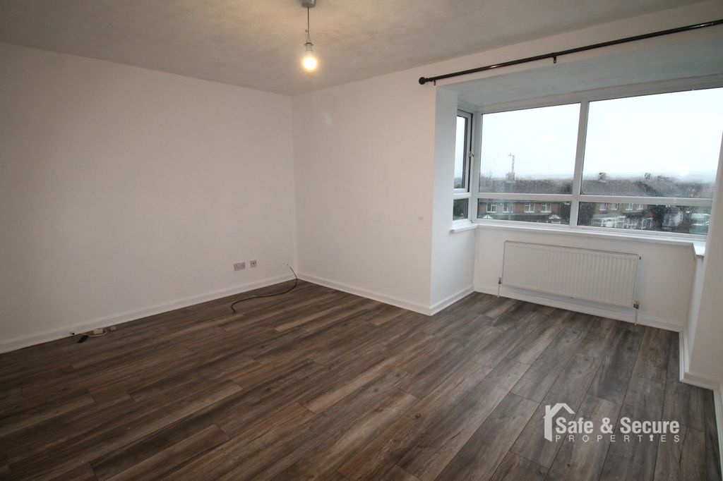 Property photo 3 of 8 Living Room (2)