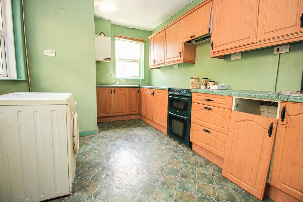 Property photo 3 of 11