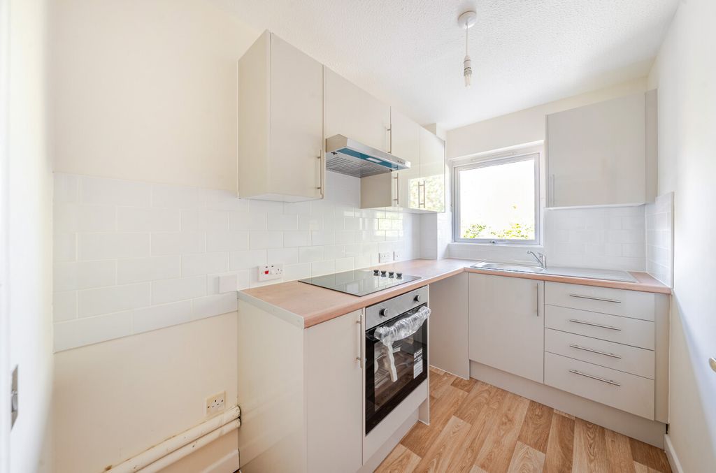 Property photo 2 of 15 Kitchen