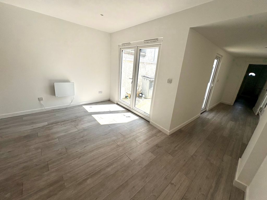 Property photo 2 of 14 Image
