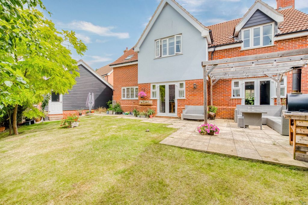 Property photo 2 of 27