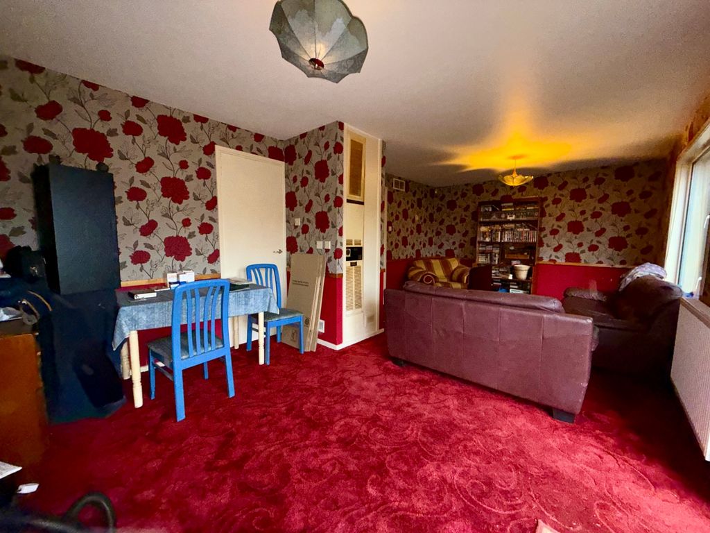 Property photo 3 of 11 Moorfield Square